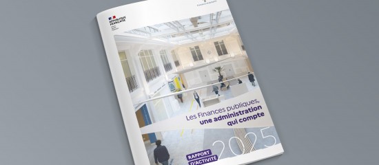 Tilted cover of the 2025 public finances activity report, title 'Les Finances publiques, une administration qui compte'.